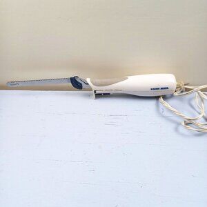 Black & Decker Electric Carving Knife With Serrated Blade & Safety Lock